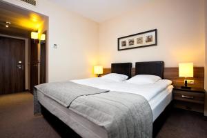 Postel nebo postele na pokoji v ubytování Qubus Hotel Bielsko-Biała + 36 fotografií