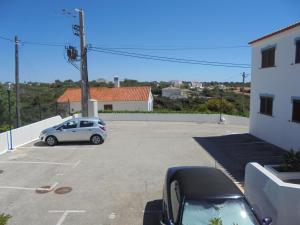 a car parked in a parking lot next to a building at Apartamento Neptuno in Benagil