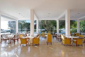 Restaurace v ubytování Grecian Sands Hotel