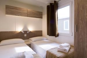 Кровать или кровати в номере The Garda Village