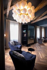 Posezení v ubytování Liassidi Wellness Suites