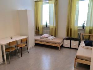 a small room with a bed and a table at Hostel Finnmyrten in Juoksengi