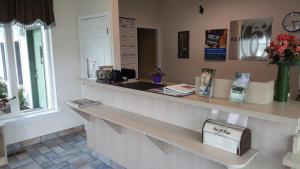 a counter in a restaurant with a cash register at Motel 6 Albany, OR in Albany