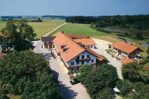 Blick auf Gasthof & Hotel Jägerwirt aus der Vogelperspektive