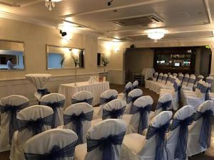 Telewizja i/lub zestaw kina domowego w obiekcie Maples House Hotel