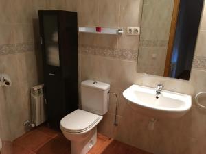 A bathroom at Vora Riu