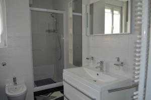Koupelna v ubytování Luxury Apartments Zana