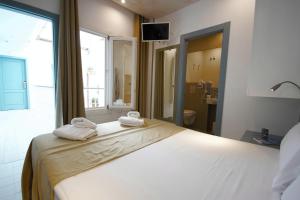 Postel nebo postele na pokoji v ubytování Hostal Gravina