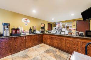 a bar at a fast food restaurant at Super 8 by Wyndham Fort Worth North in Fort Worth