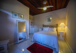 Cama ou camas em um quarto em Pousada Solar da Praia