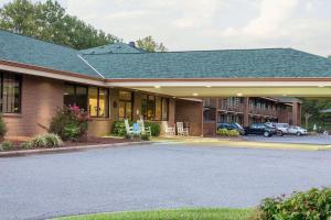 a building with a parking lot in front of it at Days Inn by Wyndham Wilkesboro in Wilkesboro
