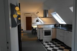 Kuchyň nebo kuchyňský kout v ubytování Mølvangvej 2 Jelling Apartment