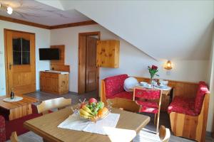 a living room with a table with a bowl of fruit at Appartement Haus Drobollach in Drobollach am Faaker See