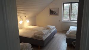 A bed or beds in a room at STF Möja Vandrarhem