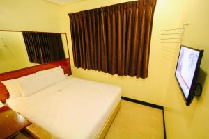 Uma televisão e/ou sistema de entretenimento em Go Hotels Tacloban