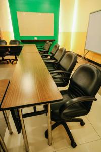 A área empresarial e/ ou a sala de conferências de Go Hotels Tacloban
