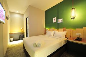 Llit o llits en una habitació de Finess Basic Hotel