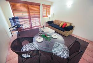 Χώρος καθιστικού στο Inn Cairns