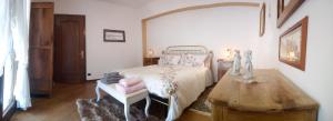 A bed or beds in a room at Villa Azalea