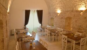 Um restaurante ou outro lugar para comer em Masseria Poli Country House