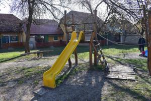Herní místnost nebo prostor pro děti v ubytování Borovnica Čatež