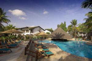 Bazén v ubytování Pinewood Beach Resort and Spa nebo v jeho okolí