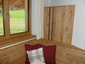a room with a window and a couch with a pillow at Ferienhaus "Larch Soge" in Racines