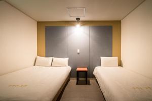 Postel nebo postele na pokoji v ubytování Champion Hotel
