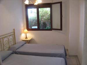 Katil atau katil-katil dalam bilik di Apartamento VenAVera Playa Jardines de Nuevo Vera C1-0A Bajo Primera Línea WIFI