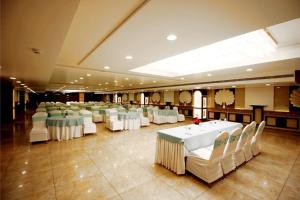 Restaurace v ubytování Pinnacle by Click Hotels, Lucknow