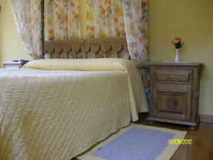 A bed or beds in a room at Posada Sobrevilla