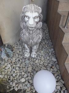 a statue of a lion in a shower with a toilet at Wohnung Kronacher in Stadtsteinach