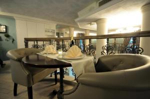 A seating area at Luxury Rooms Minjon