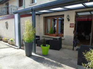 Fotografie z fotogalerie ubytování LOGIS Hotel Restaurant Auberge Du Cheval Blanc v destinaci Chamouilley