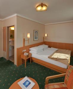 Postel nebo postele na pokoji v ubytování Hotel Hallerhof