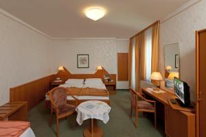 Postel nebo postele na pokoji v ubytování Hotel Hallerhof