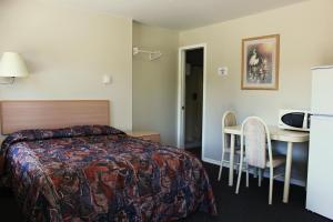 Säng eller sängar i ett rum på Boundary Motel