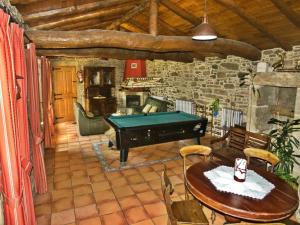 a living room with a pool table and a stone wall at Casa Refugio de Verdes in Verdes