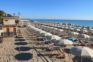 Γενική θέα στη θάλασσα ή θέα στη θάλασσα από  αυτό το διαμέρισμα +5 φωτογραφίες