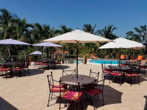 Piscina di The Log Cab-Inn o nelle vicinanze