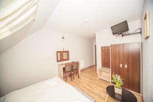 TV a/nebo společenská místnost v ubytování Hotel Ada + 13 fotografií