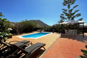 Bazén v ubytovaní Villa Paradise Private Pool Yaiza By PVL alebo v jeho blízkosti
