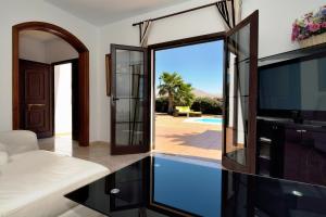 Bazén v ubytovaní Villa Paradise Private Pool Yaiza By PVL alebo v jeho blízkosti