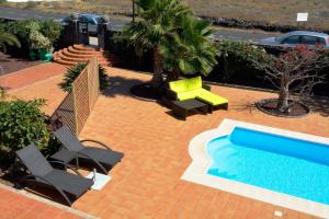Bazén v ubytovaní Villa Paradise Private Pool Yaiza By PVL alebo v jeho blízkosti