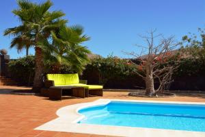 Bazén v ubytovaní Villa Paradise Private Pool Yaiza By PVL alebo v jeho blízkosti