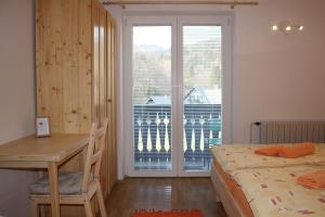 Ένα ή περισσότερα κρεβάτια σε δωμάτιο στο Apartments and rooms Cerkovnik