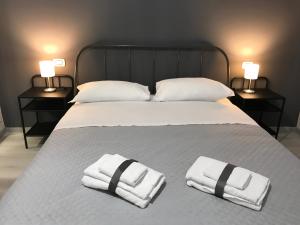 ローマにあるSensation Houseのベッドルーム1室(大型ベッド1台、タオル2枚付)