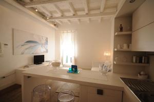Kuchyňa alebo kuchynka v ubytovaní B&B Suite Home Trani