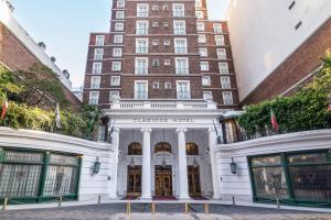 una rappresentazione dell'ingresso all'hotel diplomati di Claridge Hotel a Buenos Aires