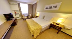 Cama ou camas em um quarto em Marques Plaza Hotel mais 33 fotos